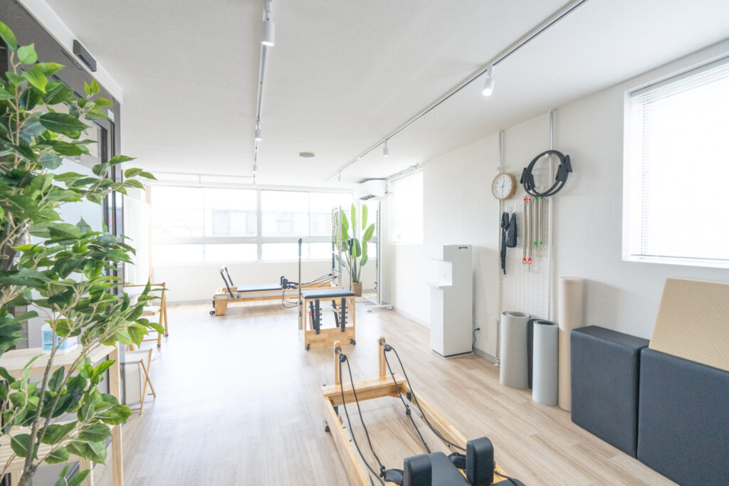 江南駅前店内観①